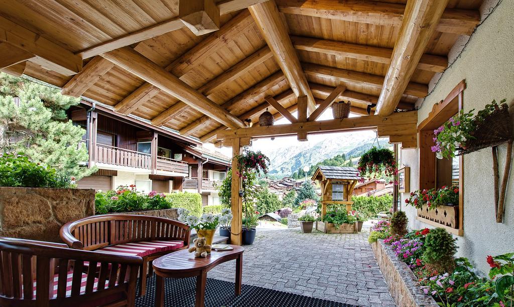 Hotel Les Sapins La Clusaz Esterno foto
